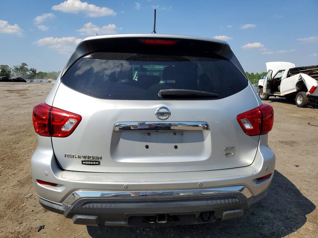 Nissan Pathfinder Sv