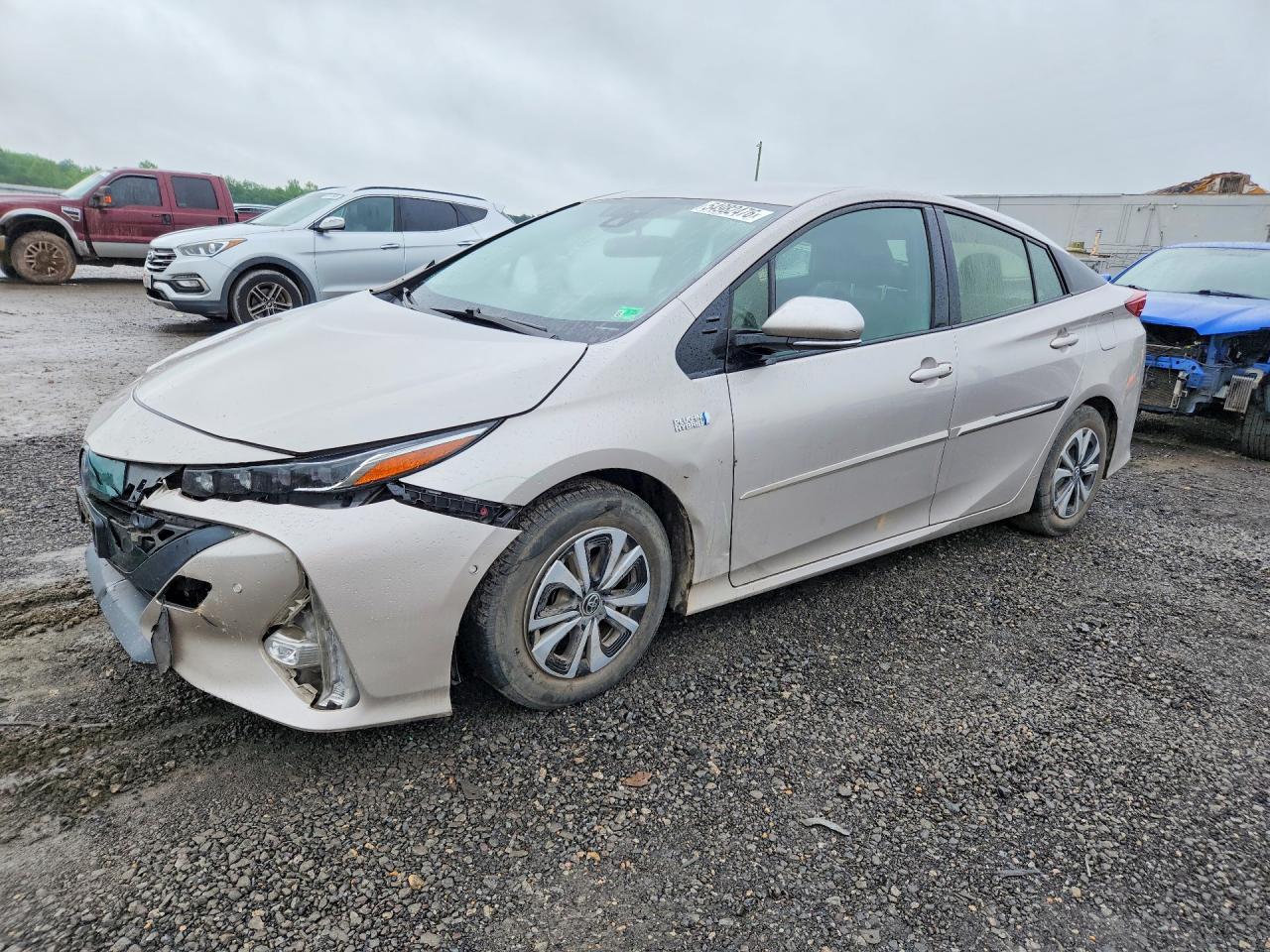 Salvage Toyota Prius Image