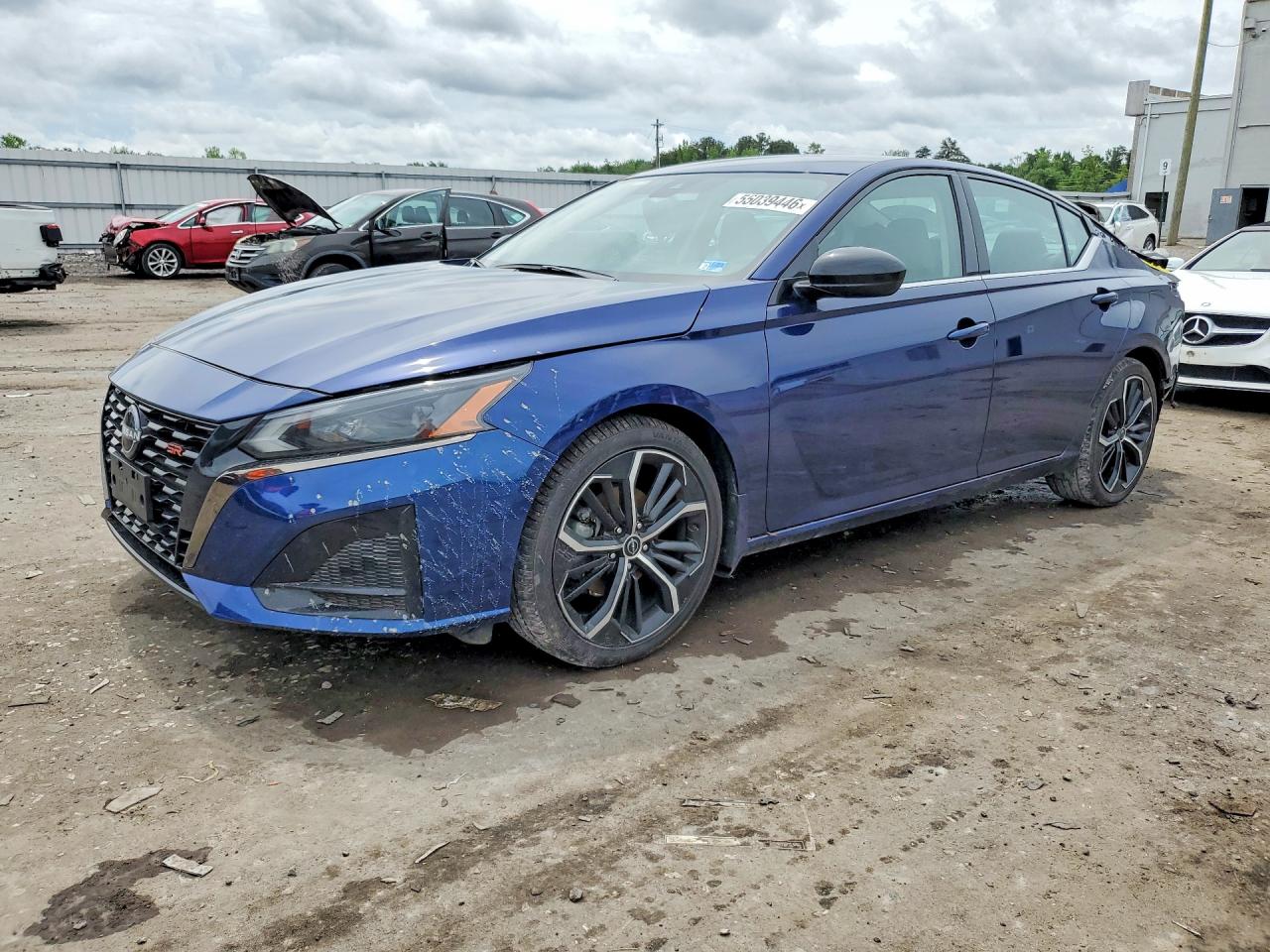 Salvage Nissan Altima Image