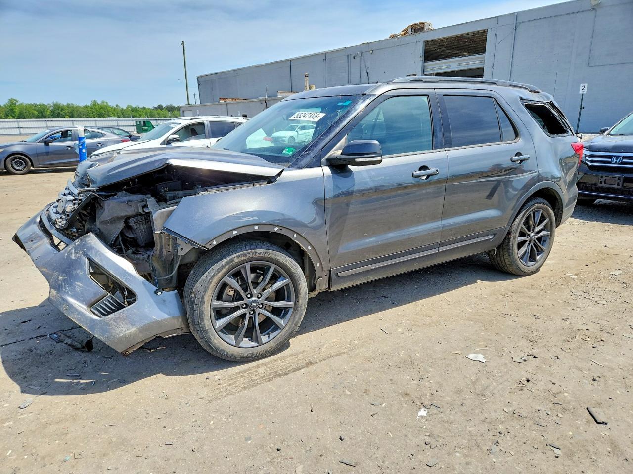 Salvage Ford Explorer Image