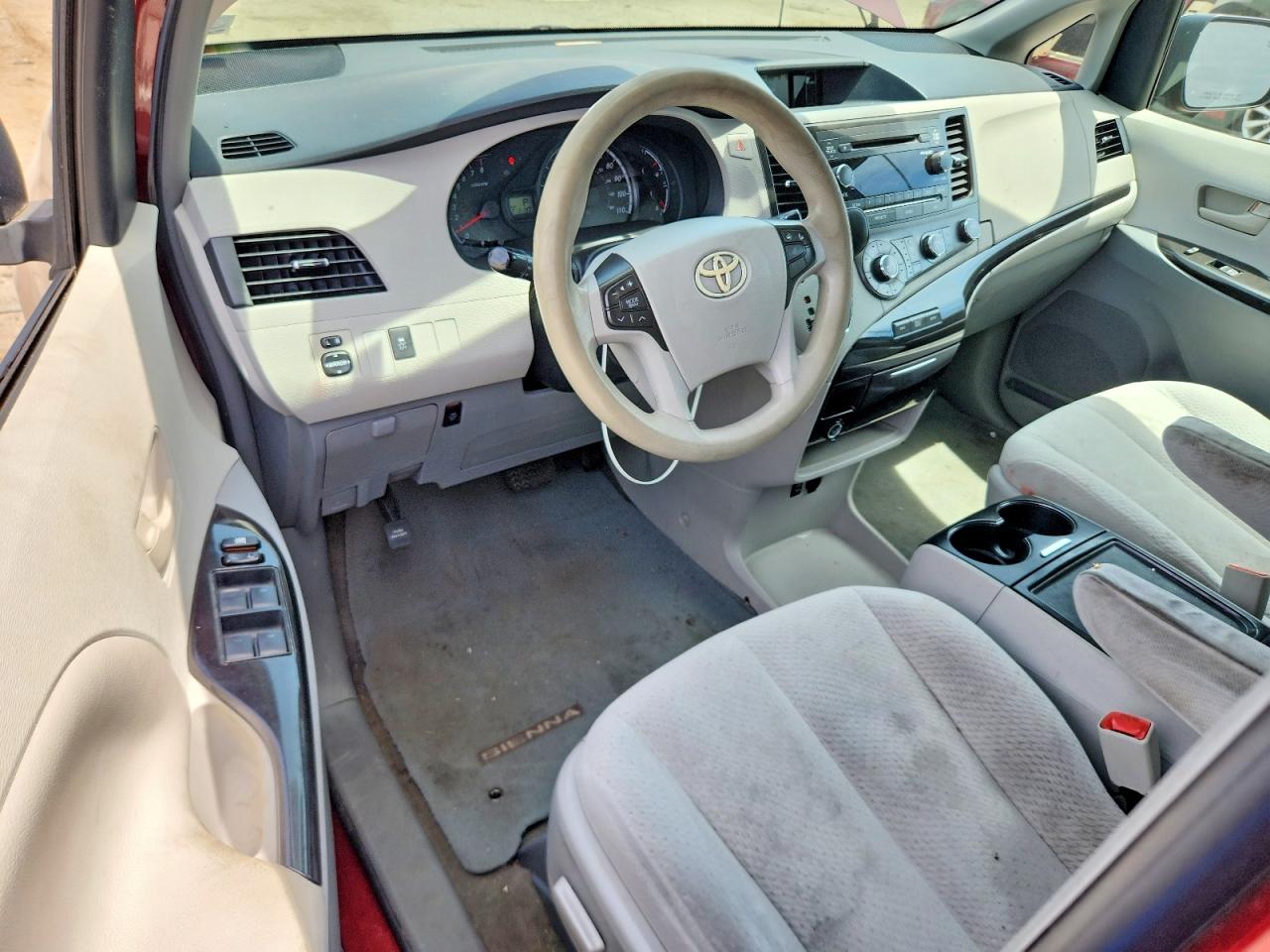Toyota Sienna Le