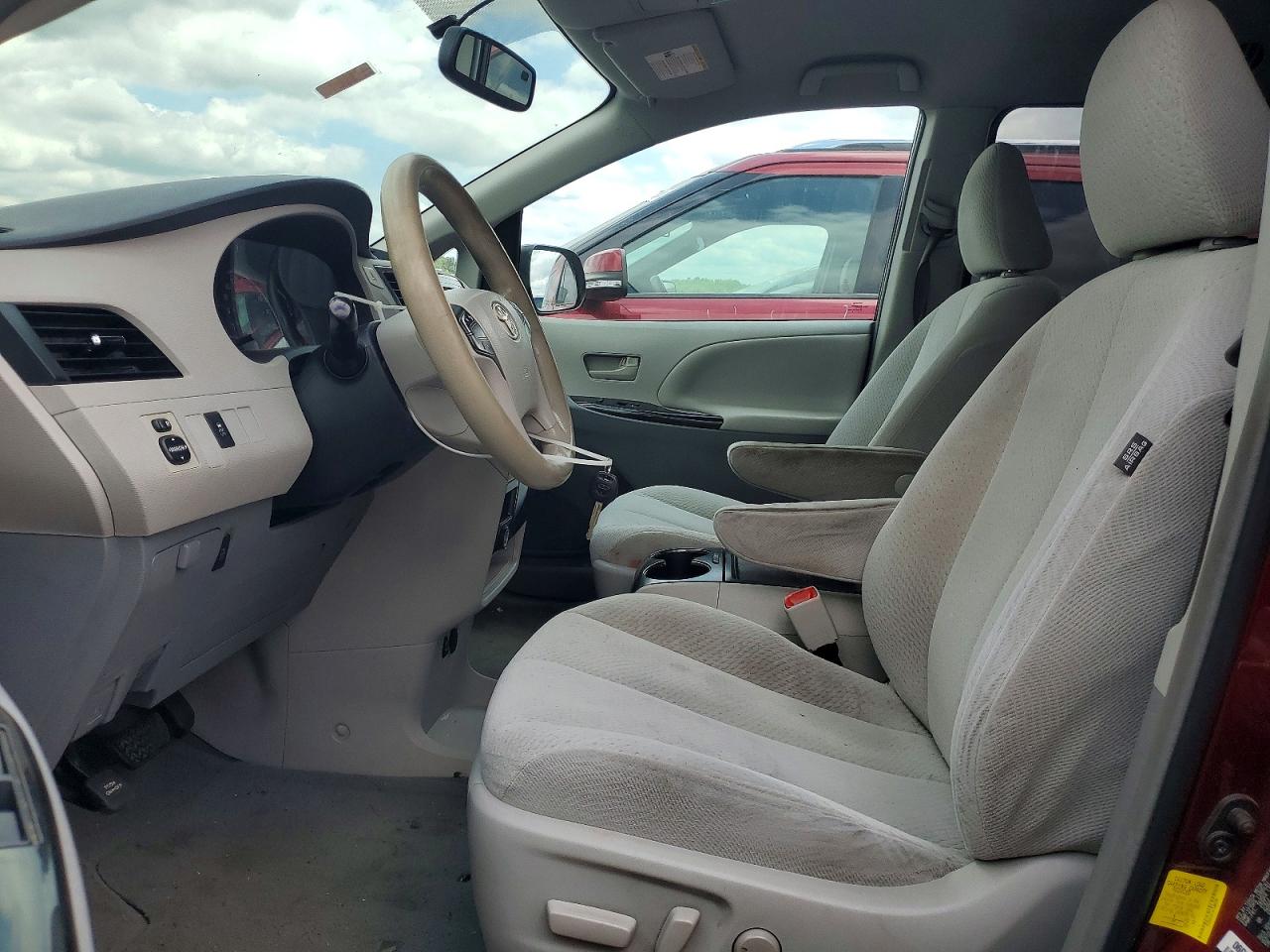 Toyota Sienna Le