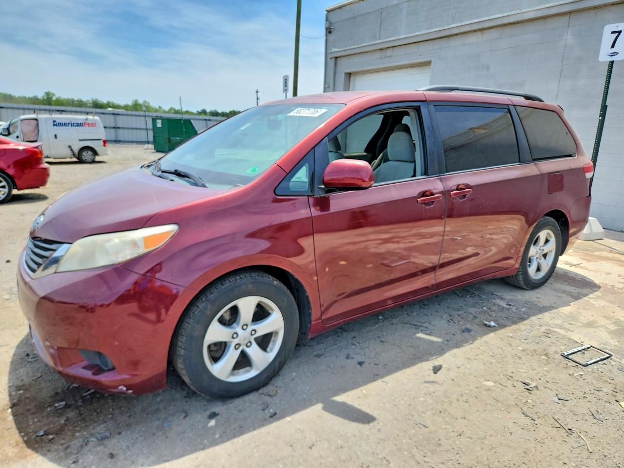 Salvage Toyota Sienna Image