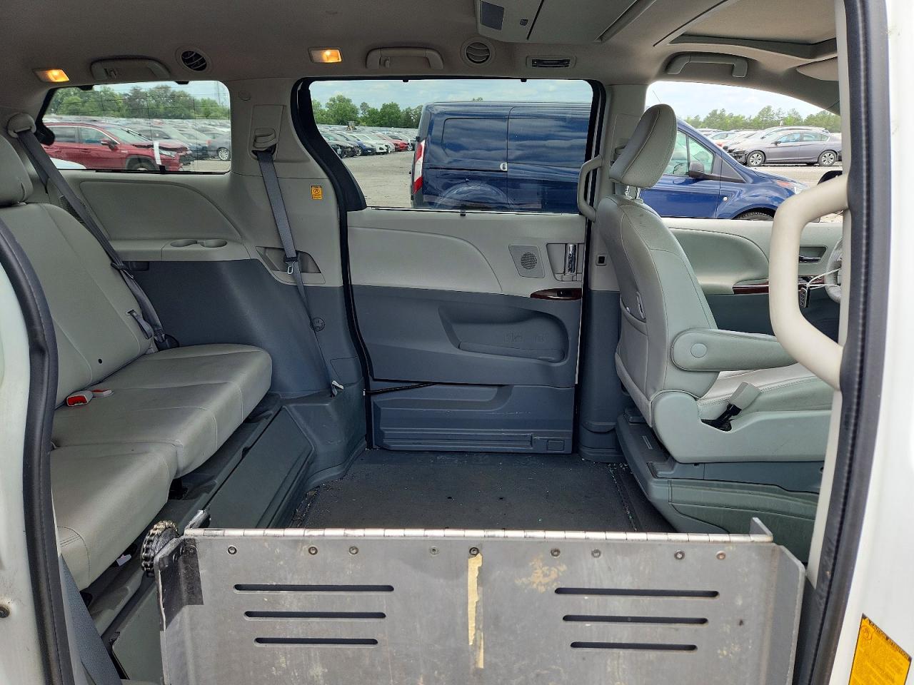 Toyota Sienna Xle 8-passenger