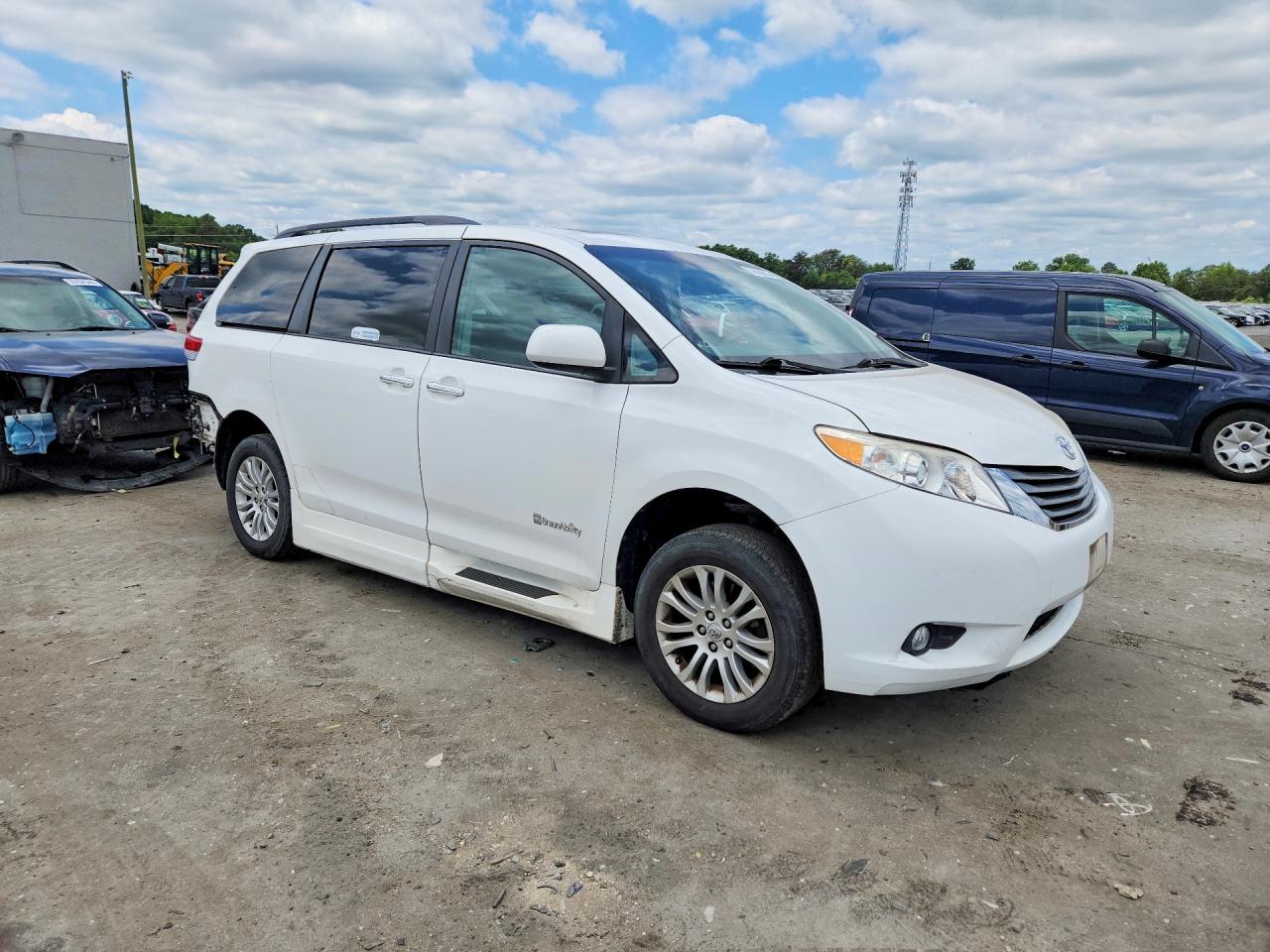Toyota Sienna Xle 8-passenger