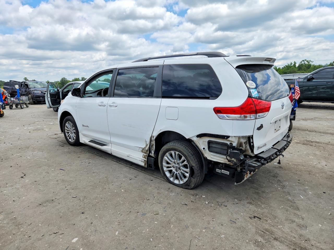Toyota Sienna Xle 8-passenger