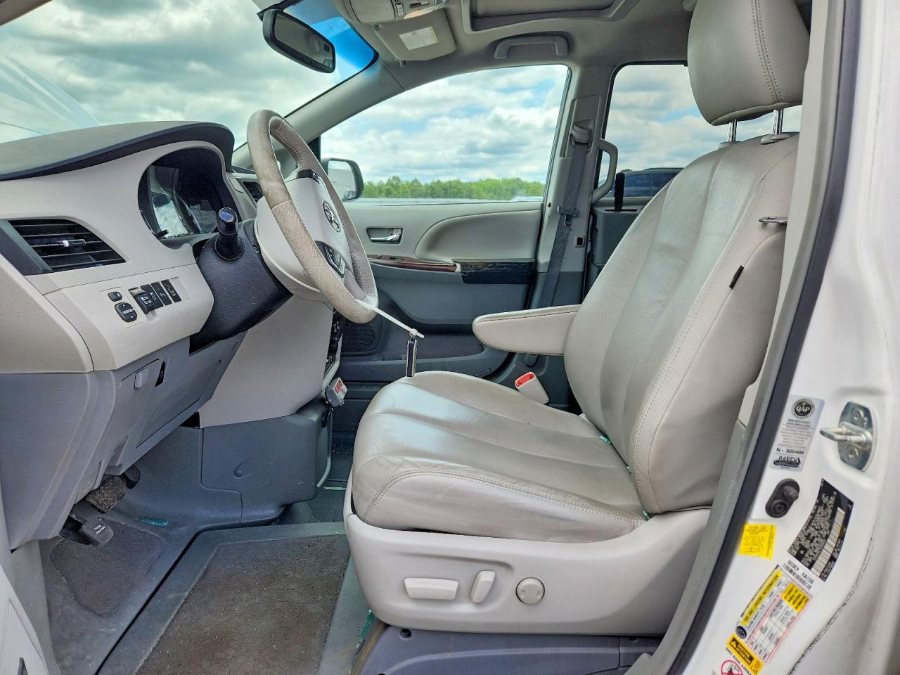 Toyota Sienna Xle 8-passenger