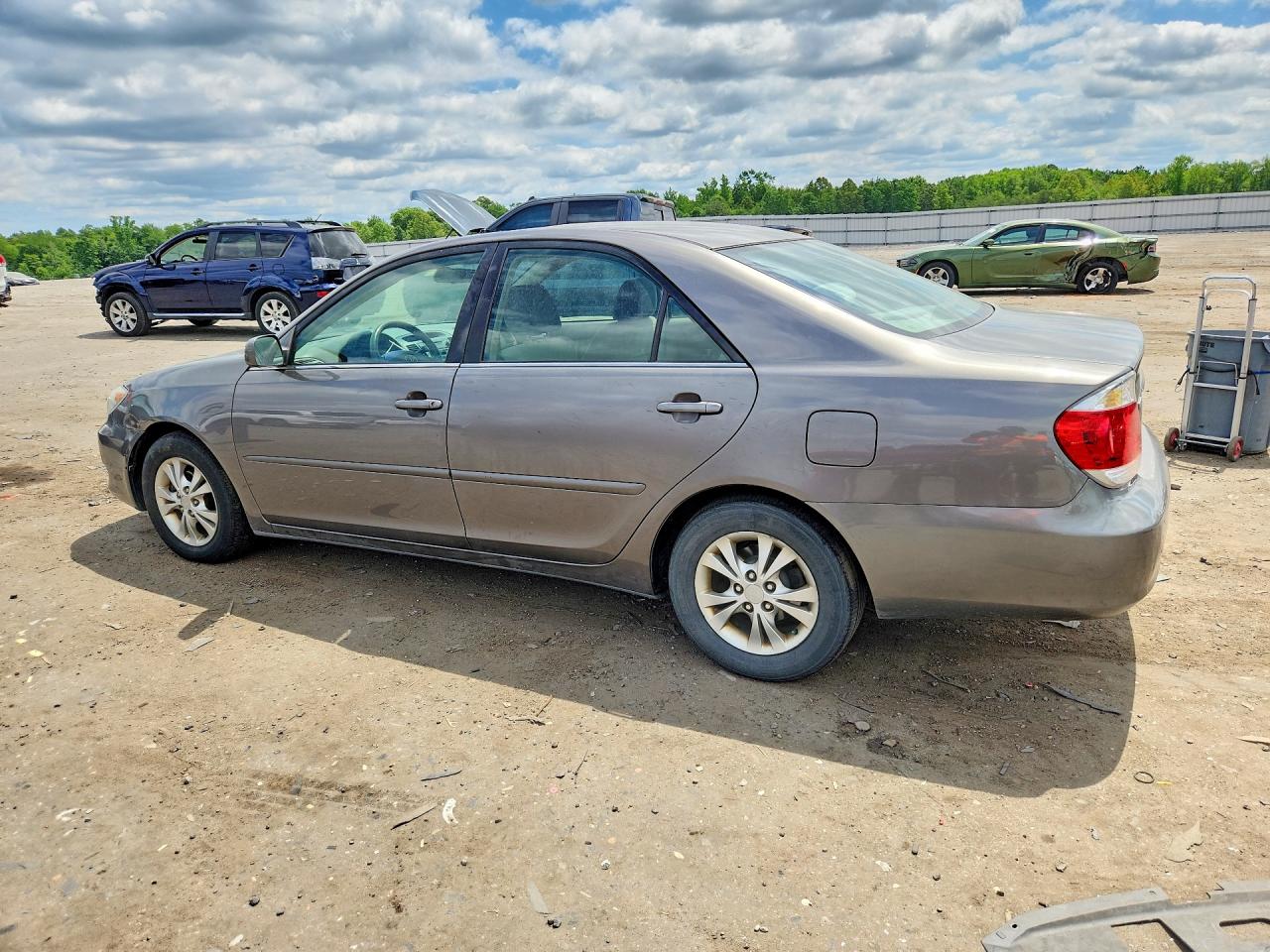 Toyota Camry Le V6