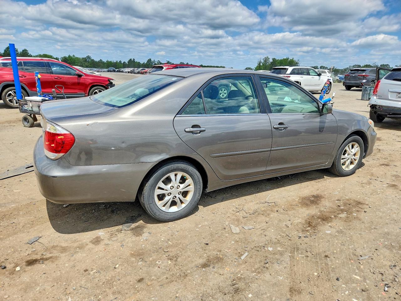 Toyota Camry Le V6
