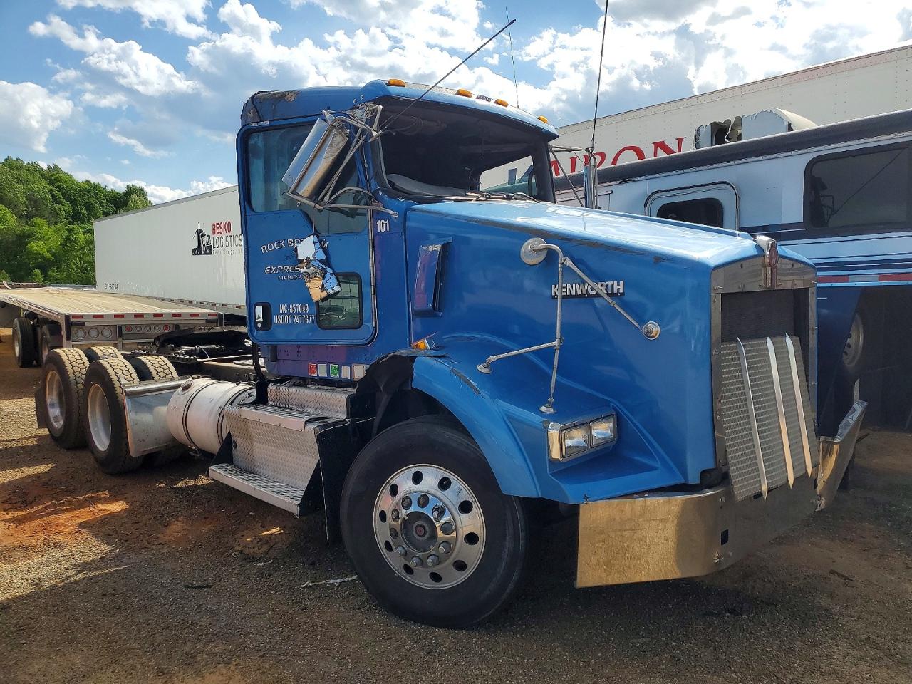 Salvage Kenworth T800 Image