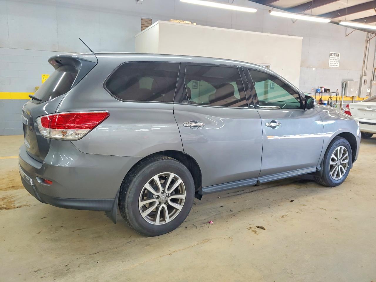 Nissan Pathfinder S