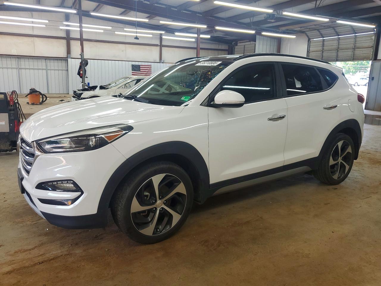 Salvage Hyundai TUCSON Image