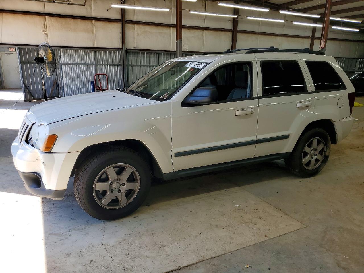 Salvage Jeep Cherokee Image