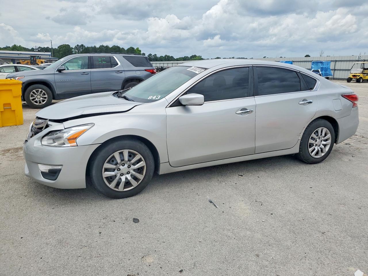 Salvage Nissan Altima Image