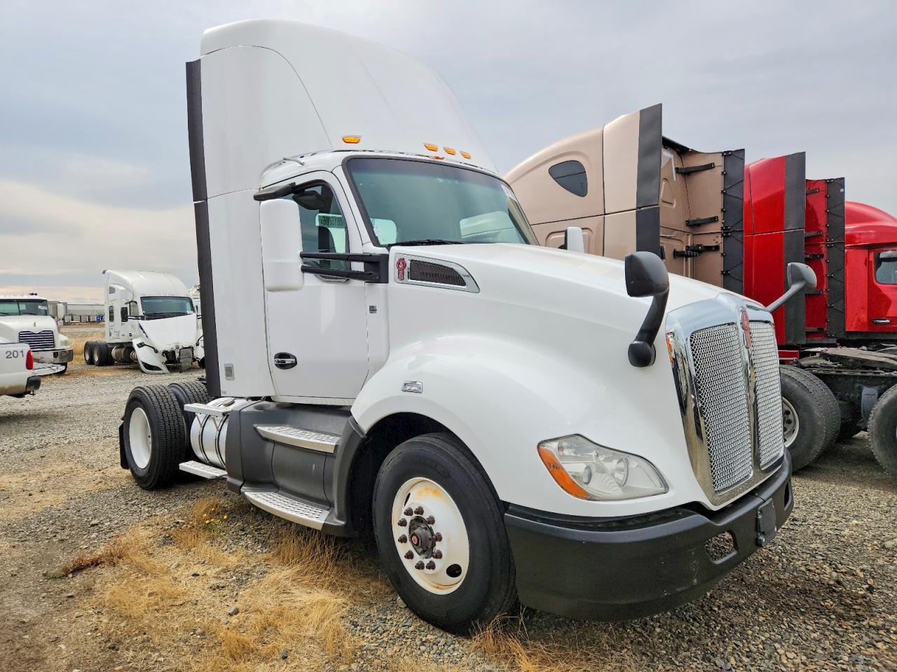 Salvage Kenworth Construction Image