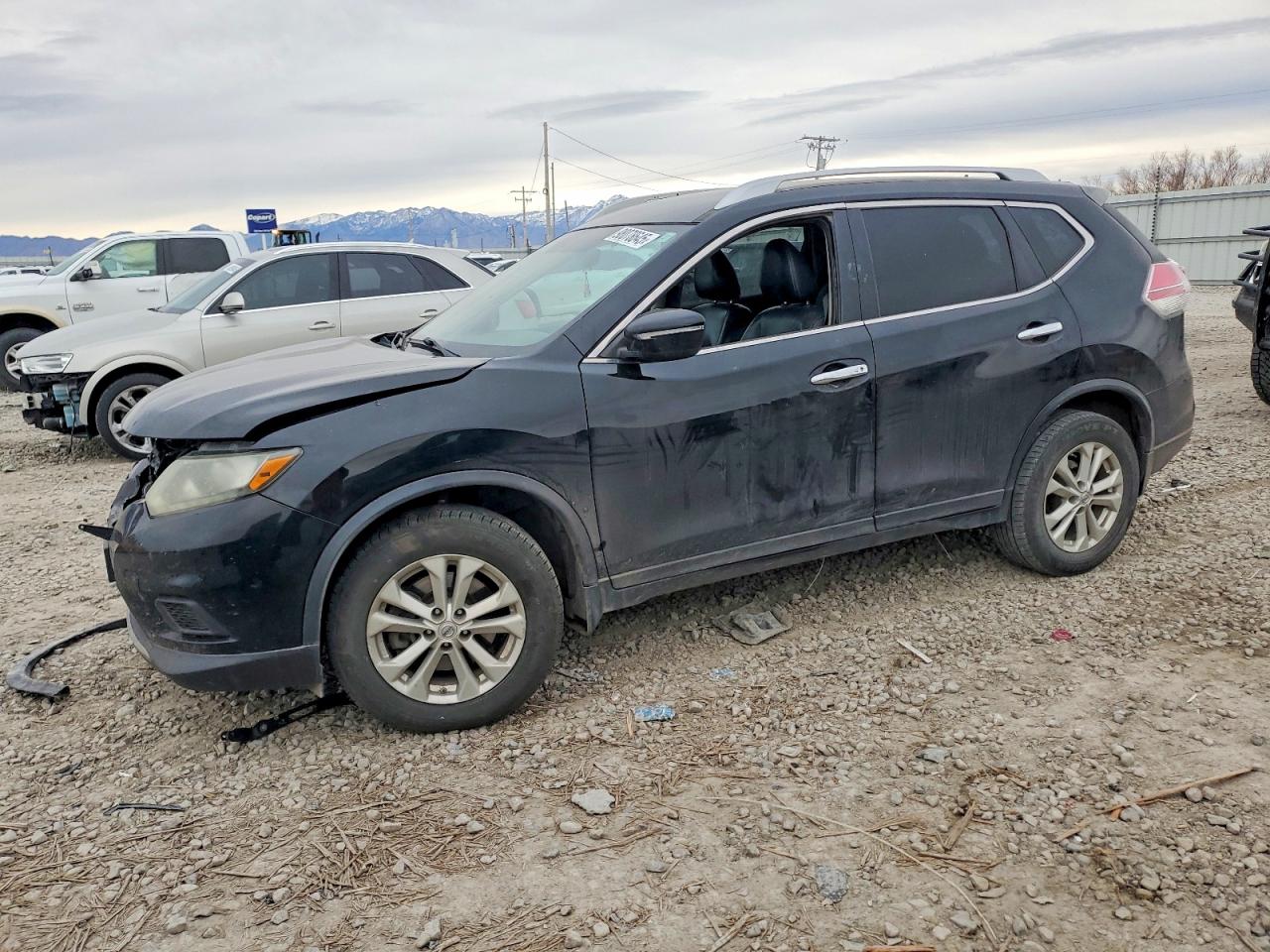 Salvage Nissan Rogue Image