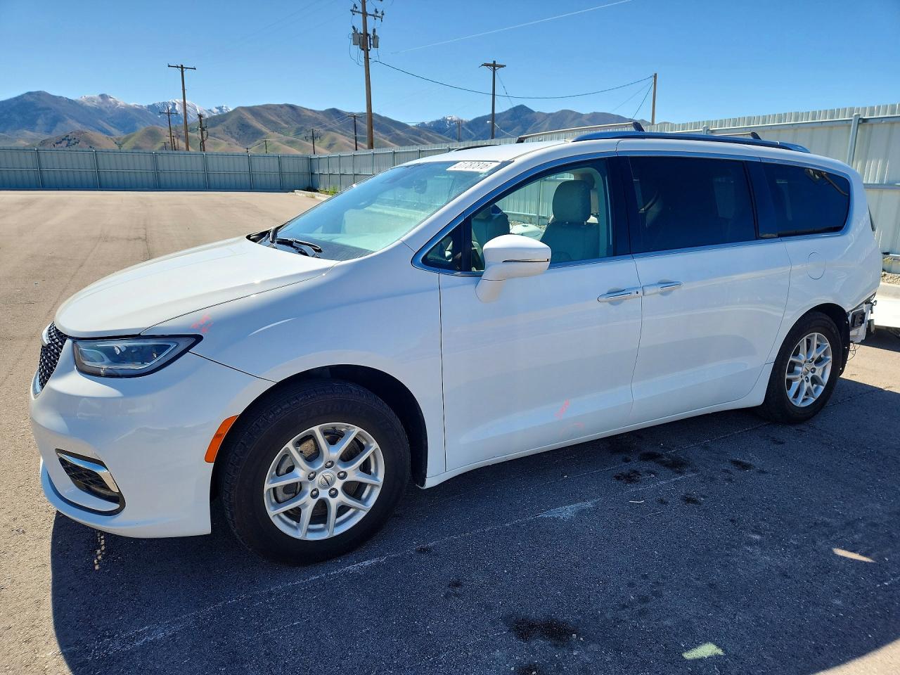 Salvage Chrysler Pacifica Image