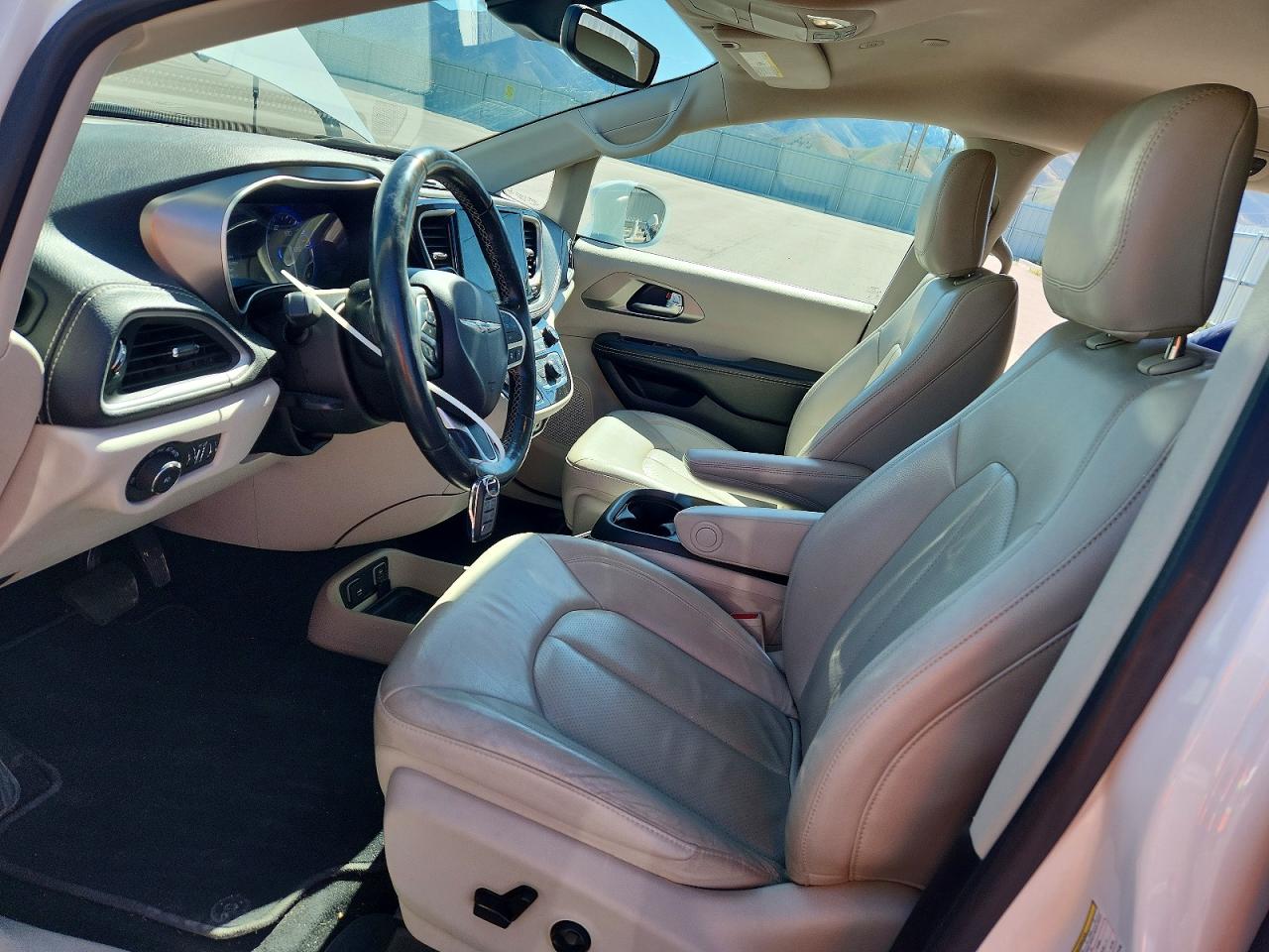 Chrysler Pacifica Touring L