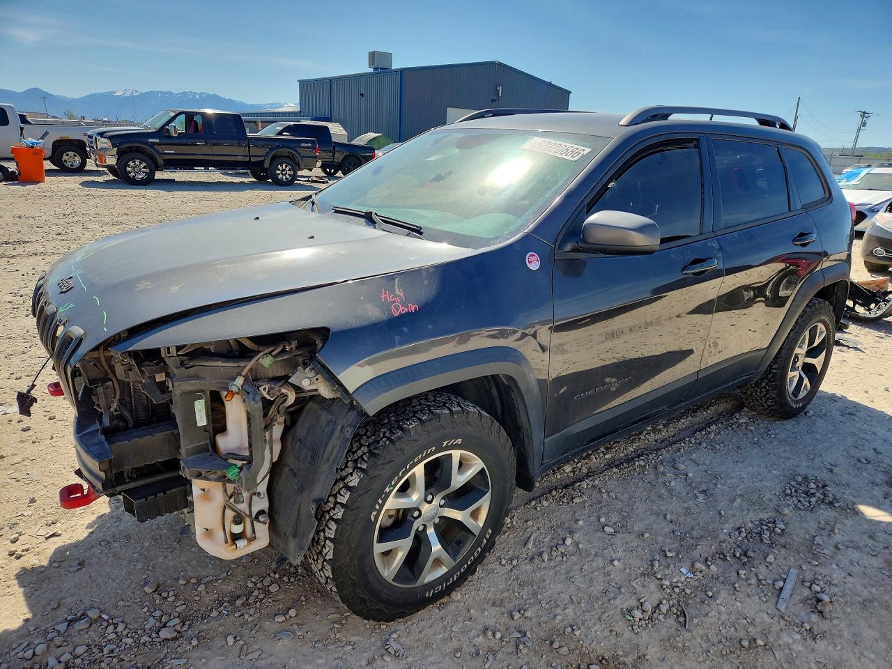 Salvage Jeep Cherokee Image