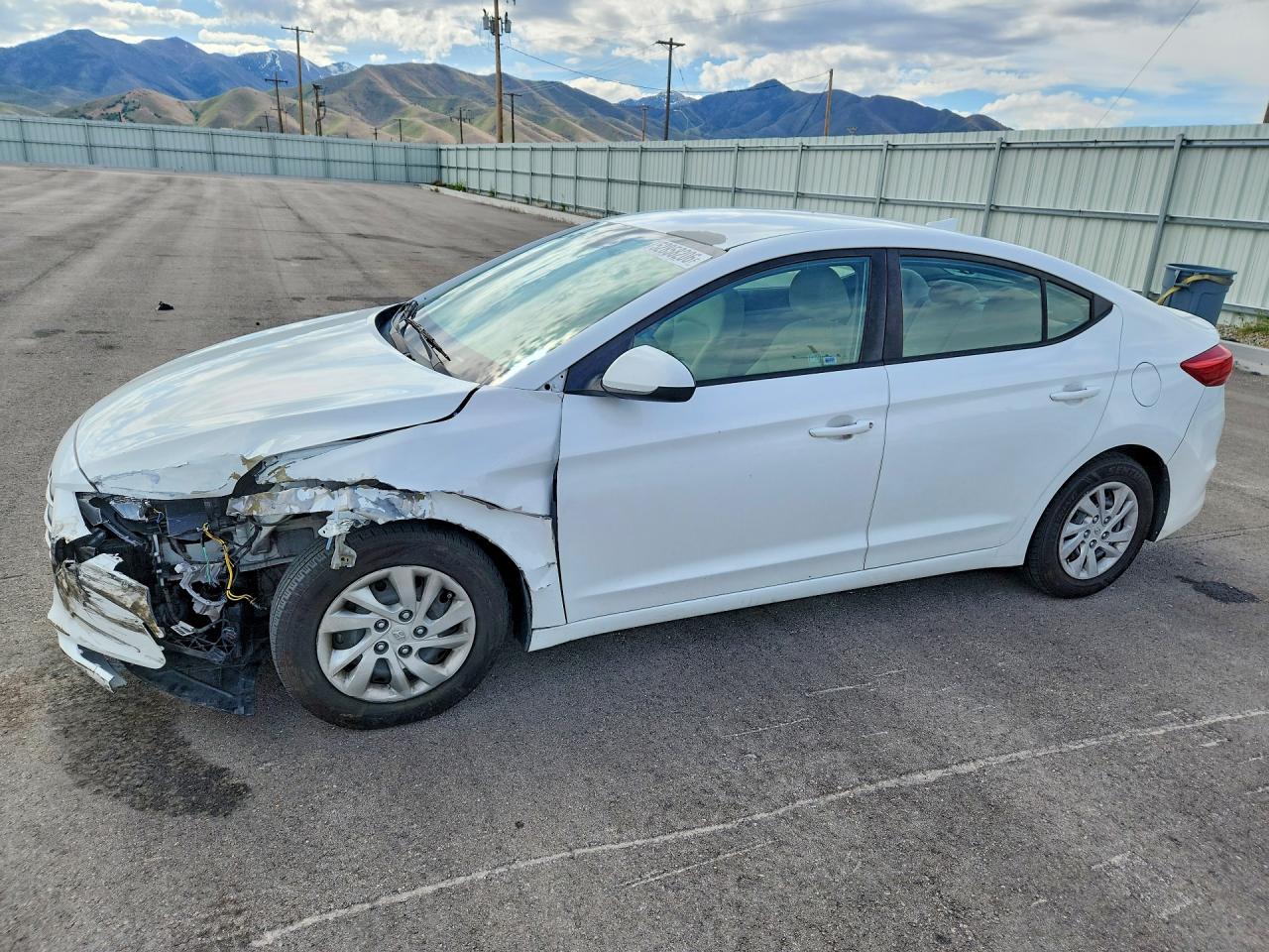 Salvage Hyundai ELANTRA Image