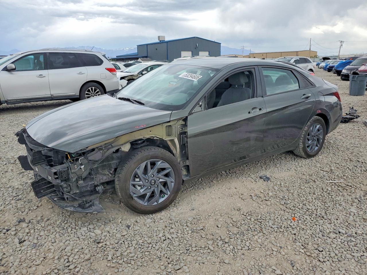 Salvage Hyundai ELANTRA Image