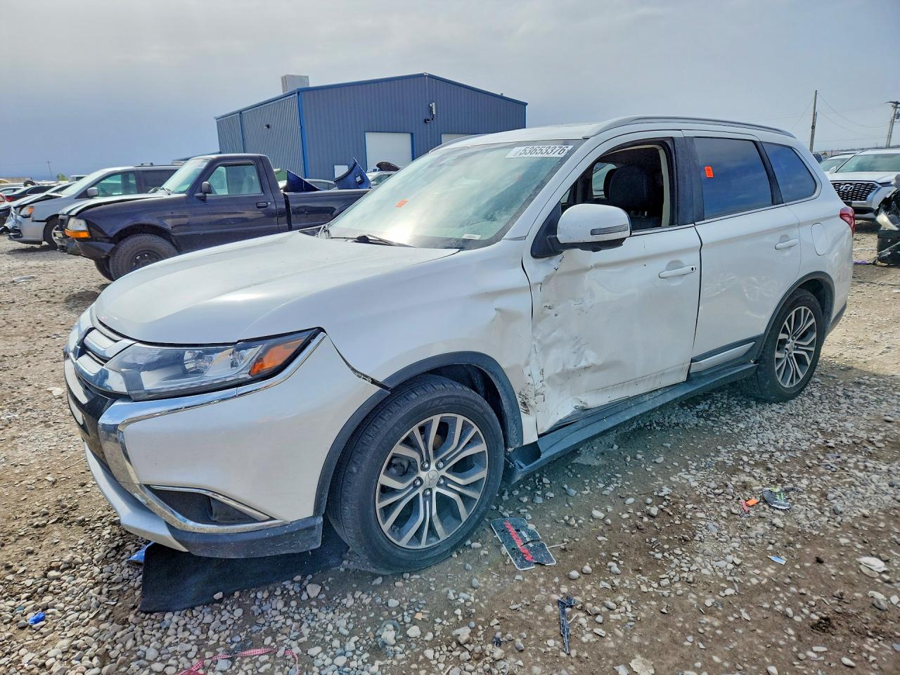 Salvage Mitsubishi Outlander Image