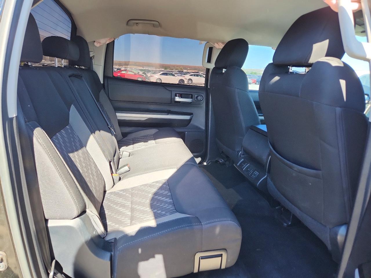 Toyota Tundra Crewmax Sr5