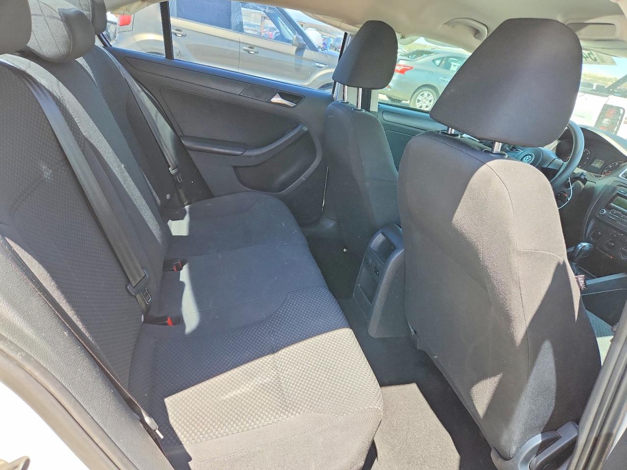 Volkswagen Jetta Base