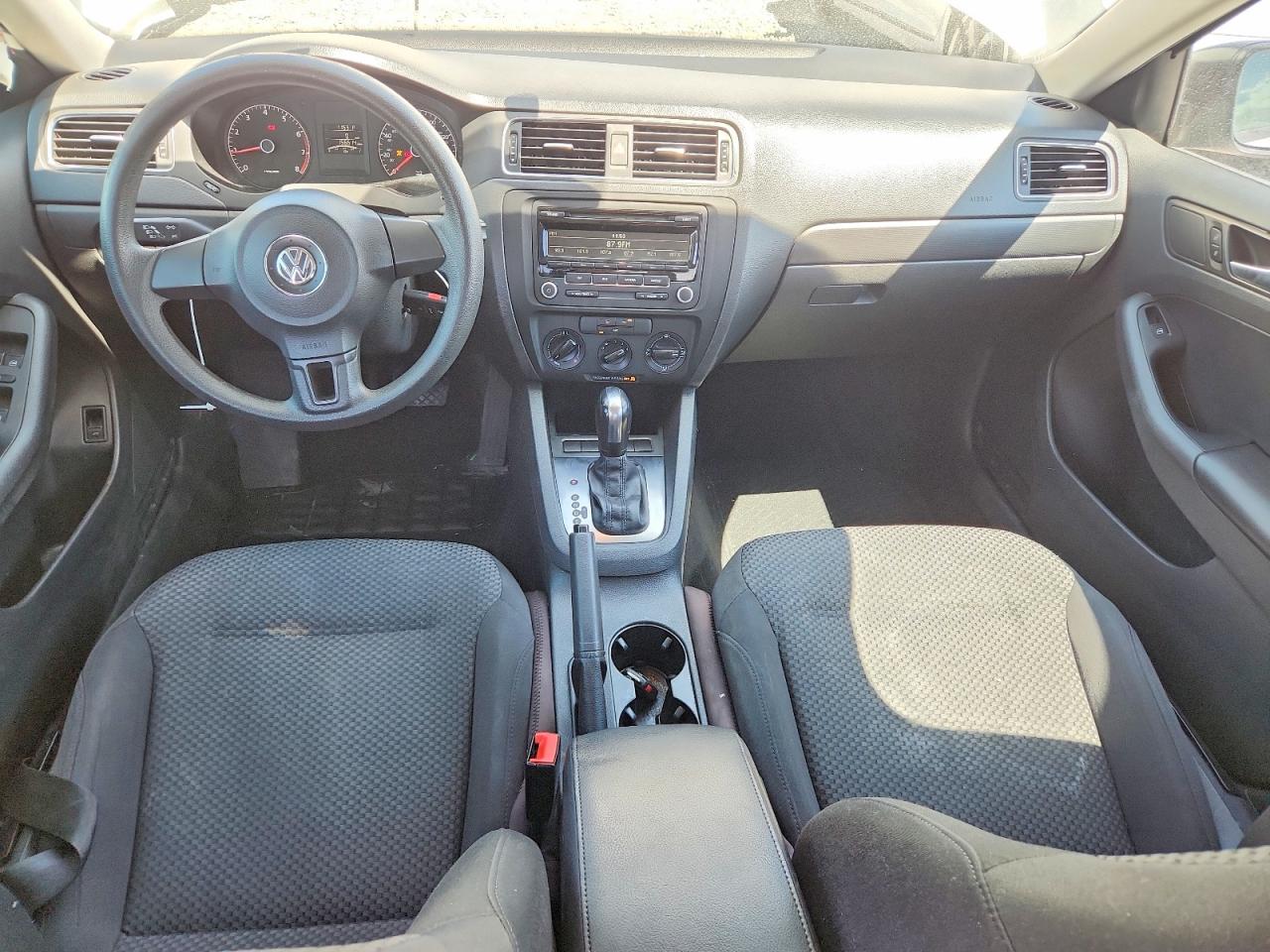 Volkswagen Jetta Base