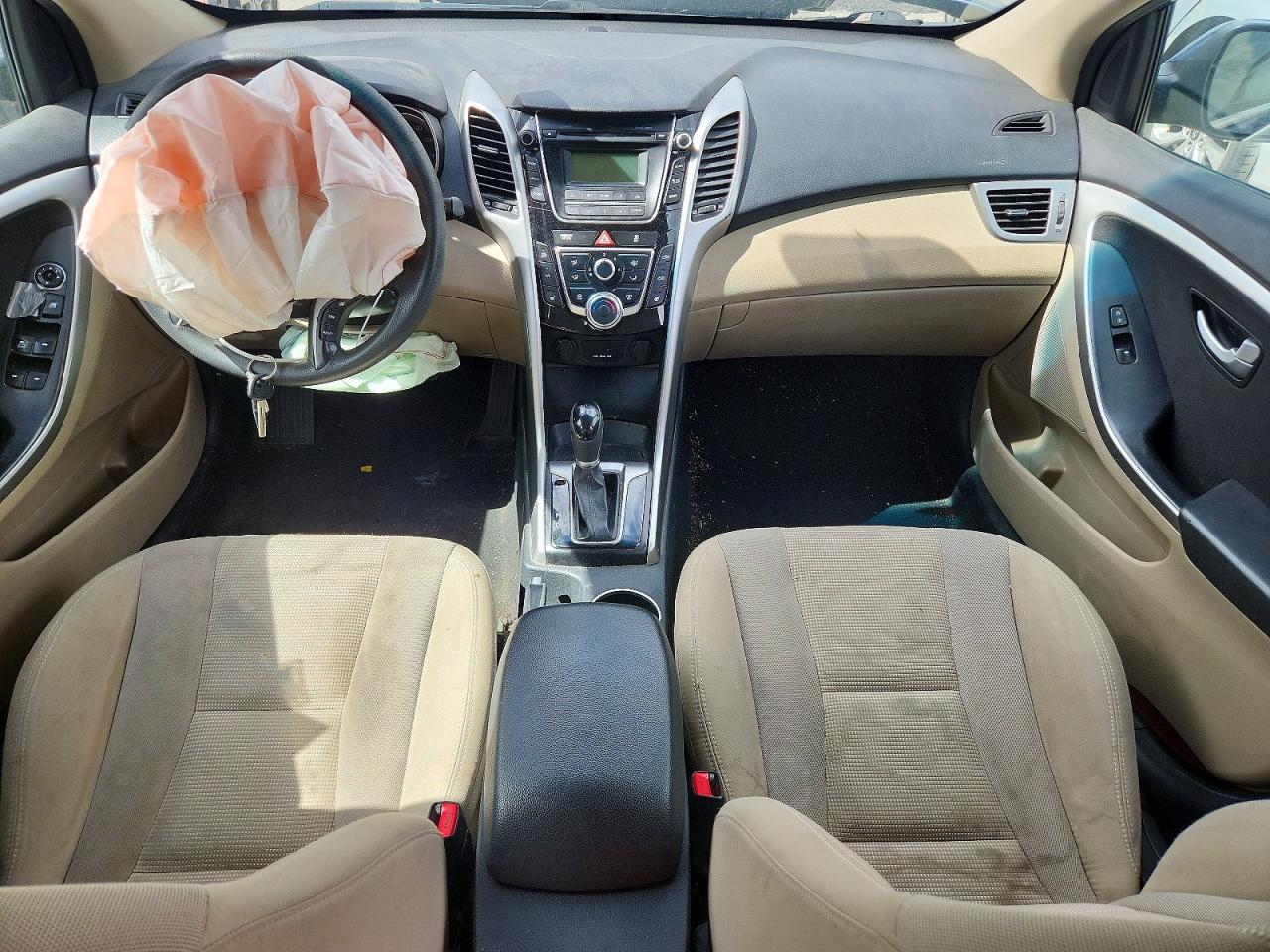 Hyundai ELANTRA Base