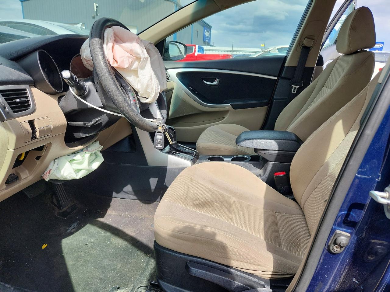 Hyundai ELANTRA Base