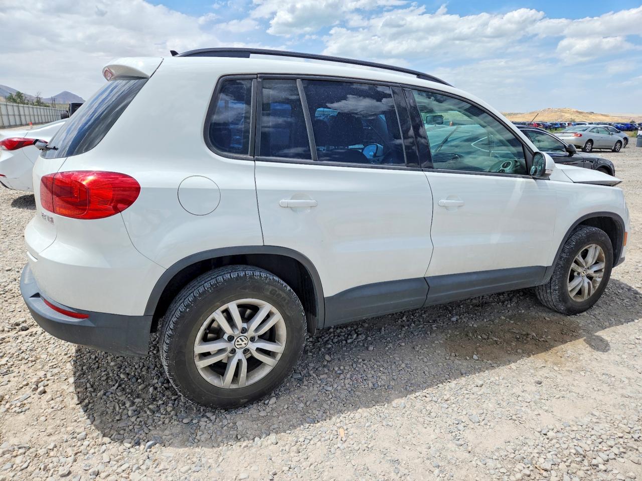 Volkswagen Tiguan S
