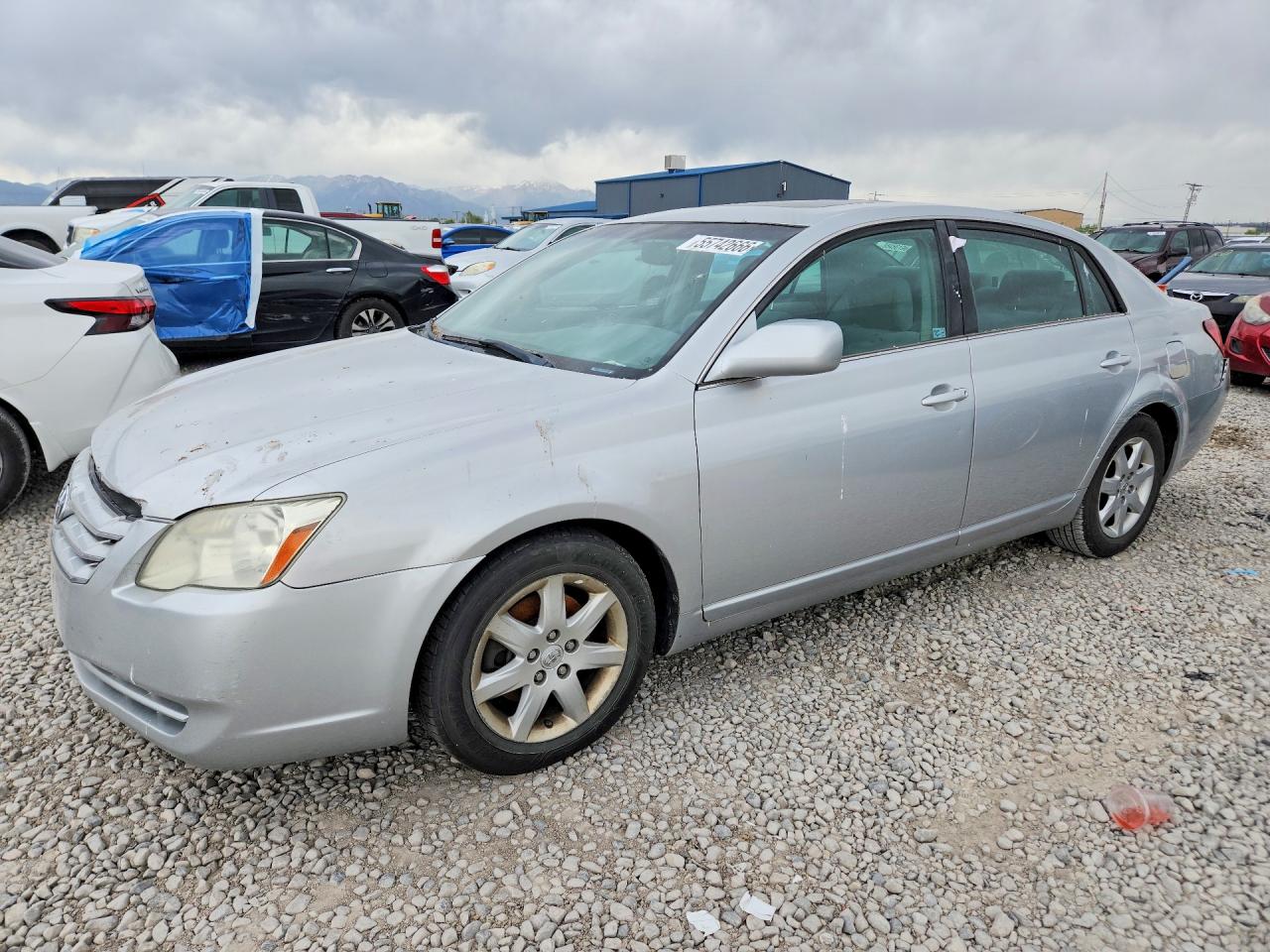 Salvage Toyota Avalon Image