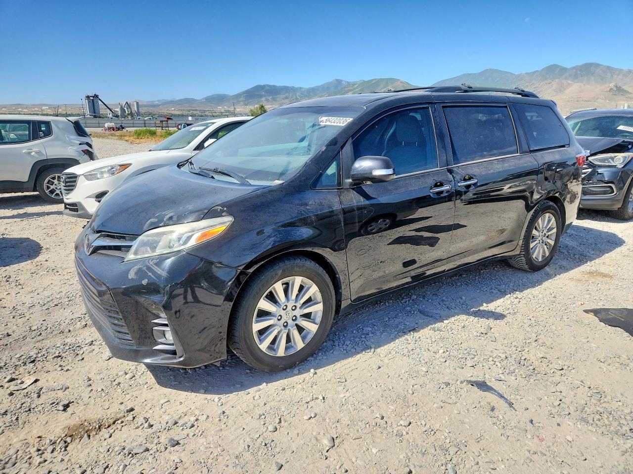 Salvage Toyota Sienna Image