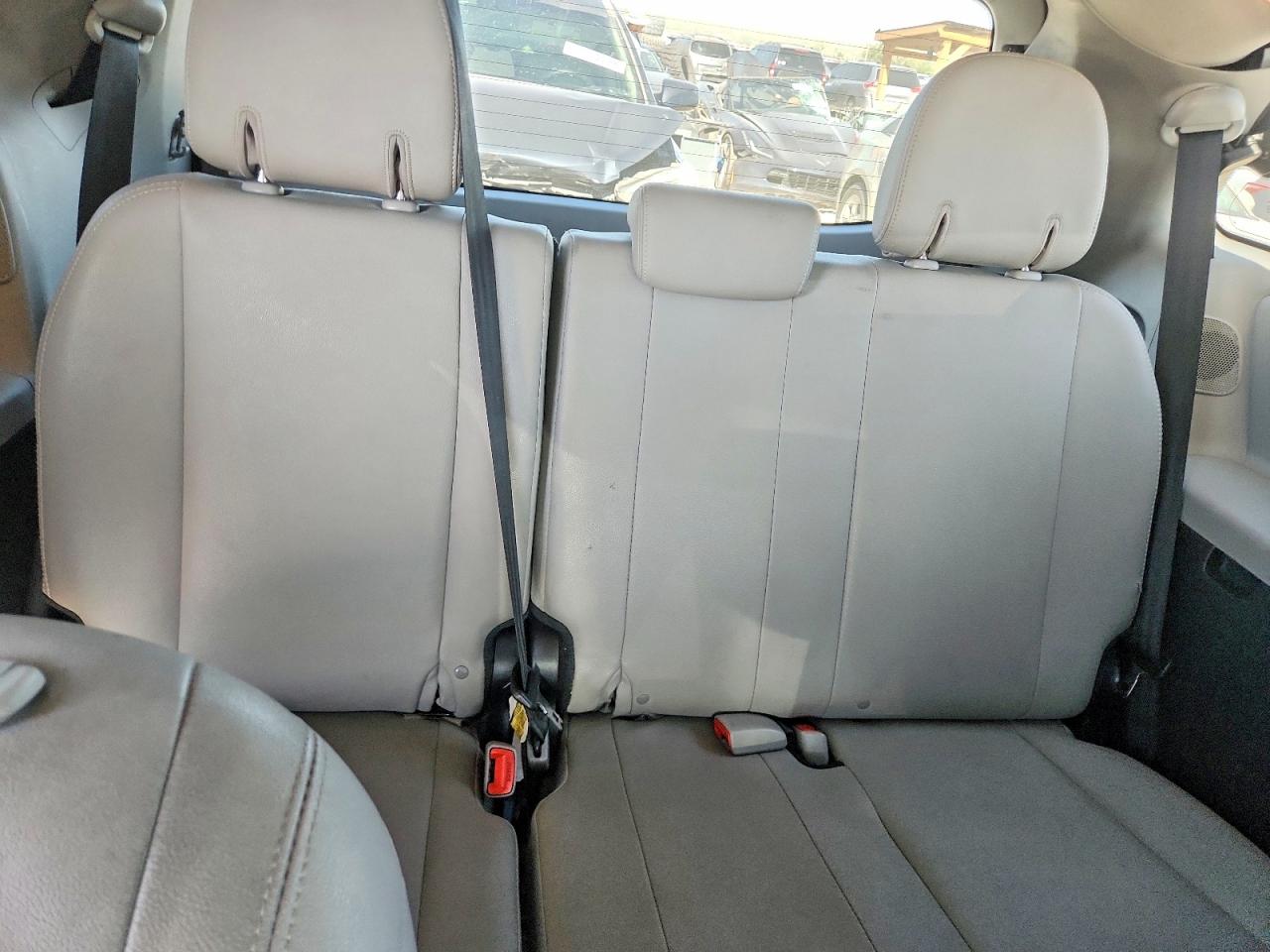 Toyota Sienna Limited Premium 7-passenger