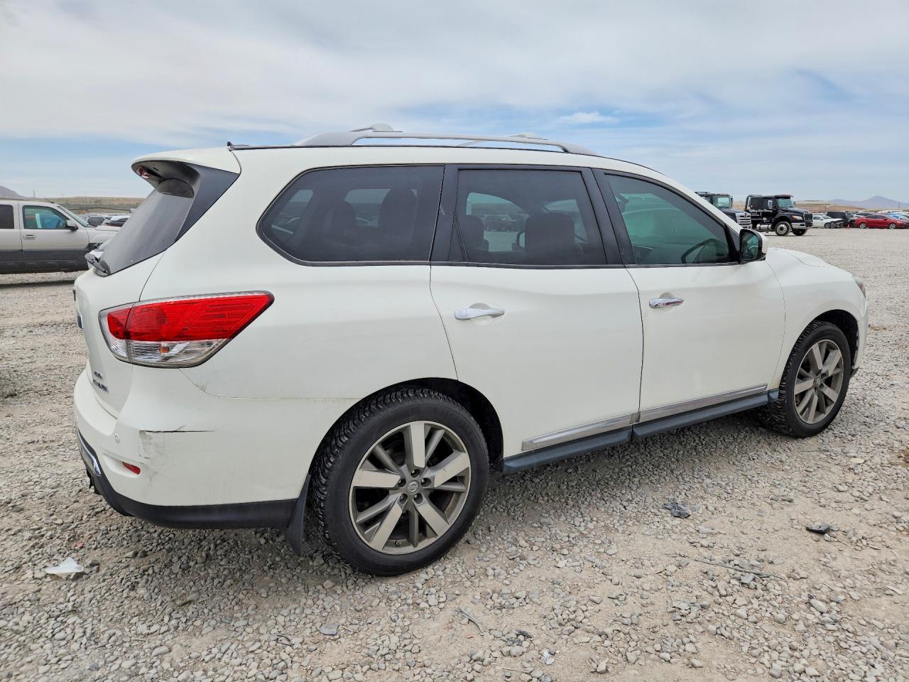 Nissan Pathfinder S