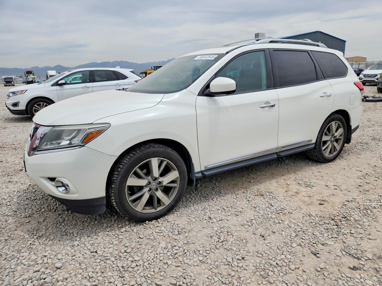 Salvage Nissan Pathfinder Image