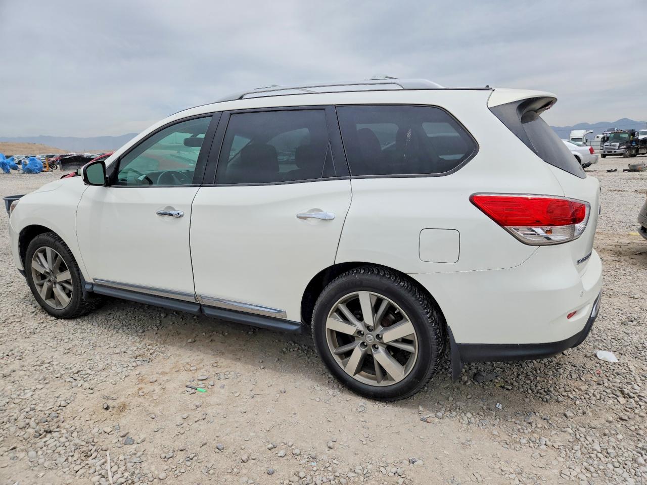 Nissan Pathfinder S