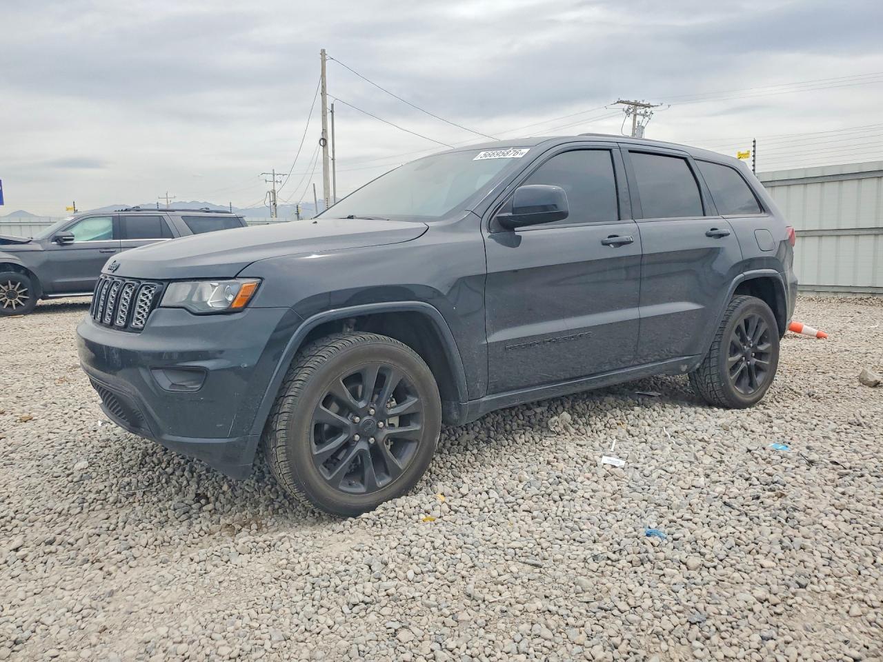 Salvage Jeep Cherokee Image