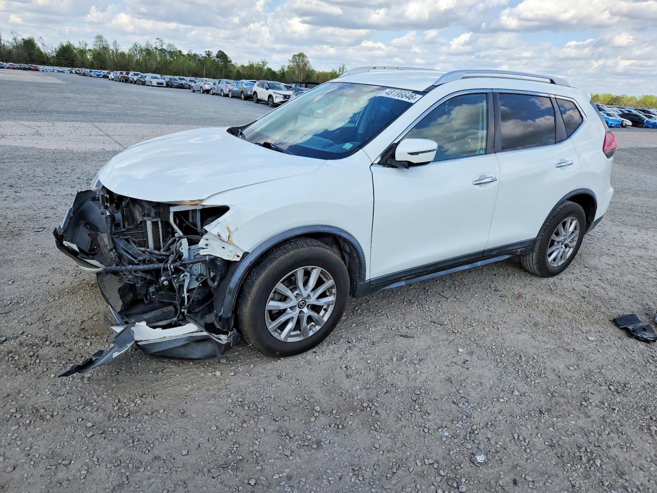 Salvage Nissan Rogue Image