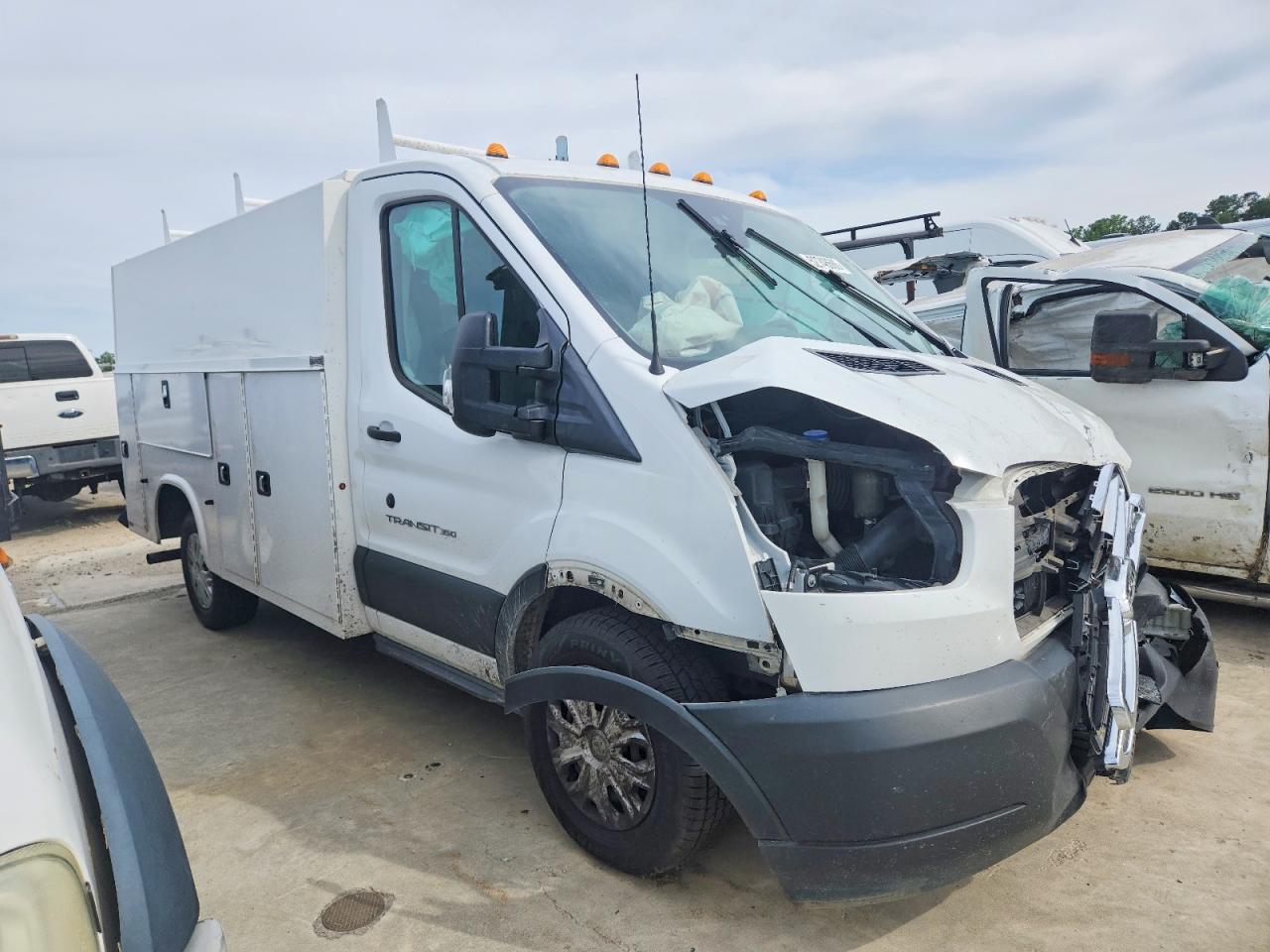 Salvage Ford Transit Image