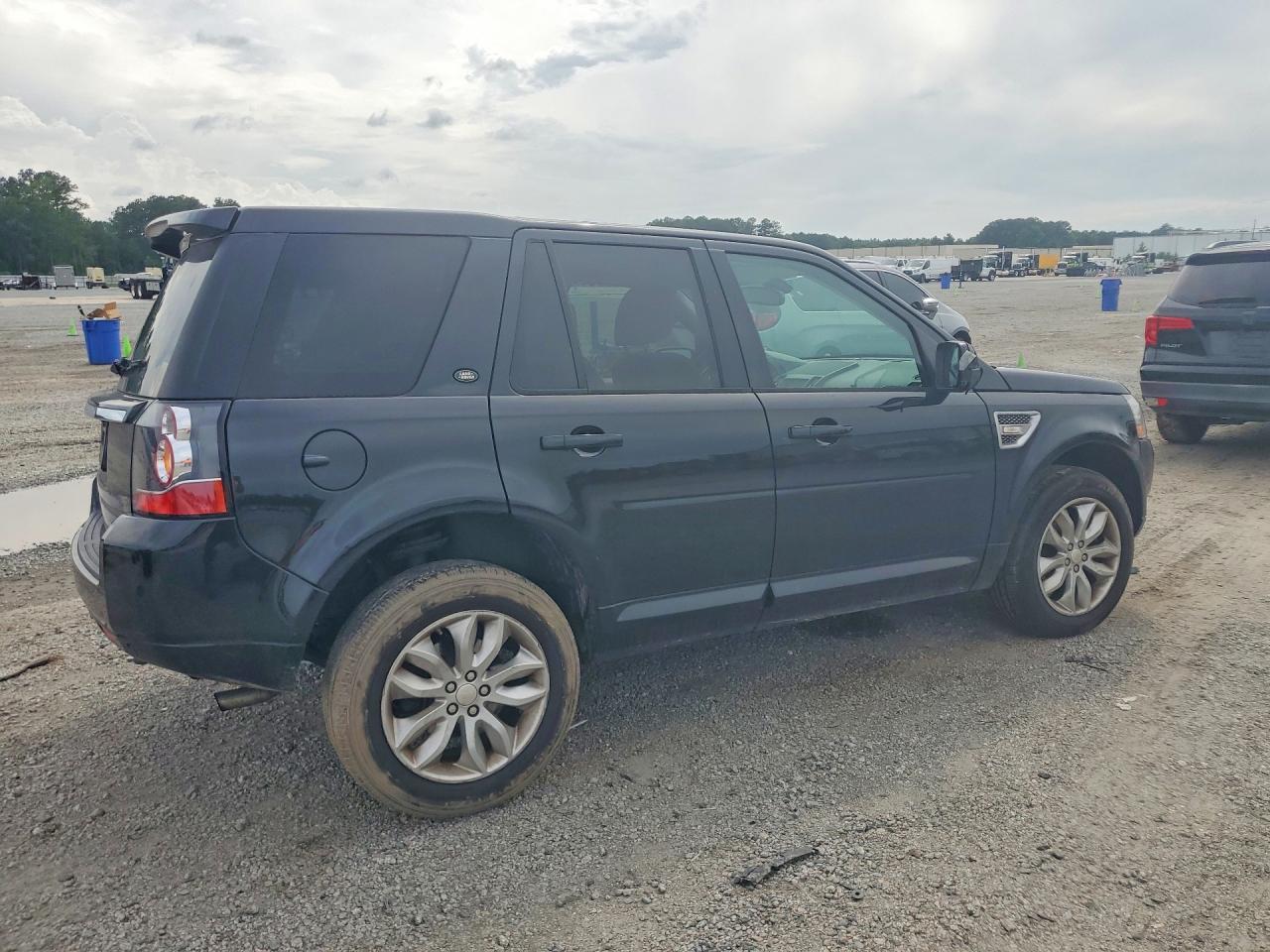 Land Rover LR2 Base