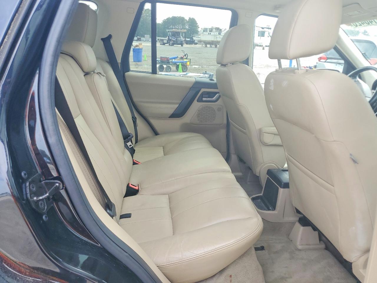 Land Rover LR2 Base
