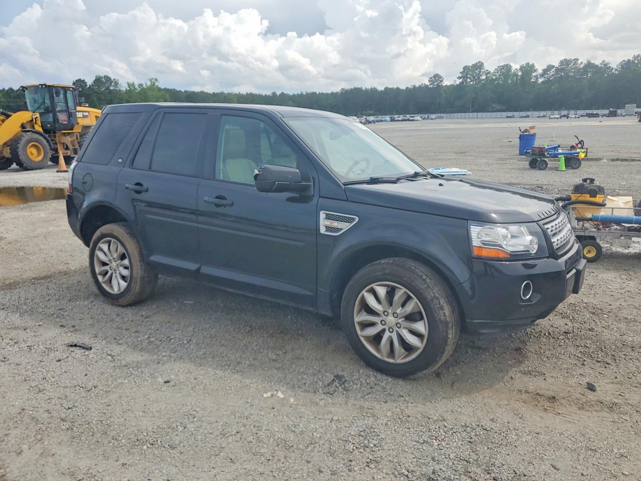 Land Rover LR2 Base