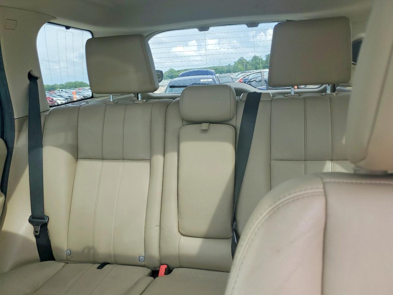 Land Rover LR2 Base