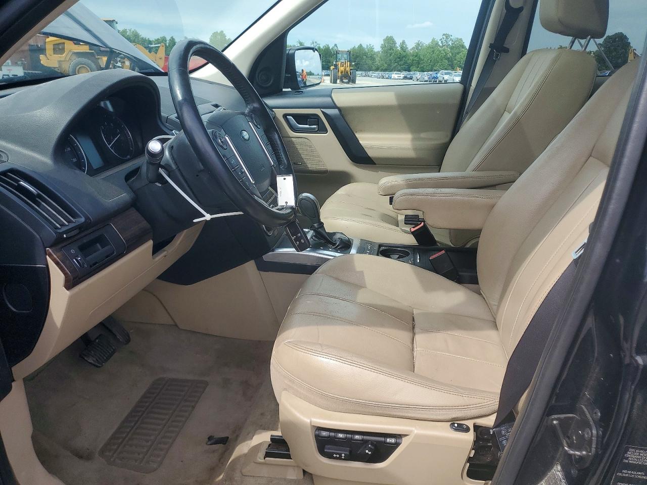 Land Rover LR2 Base