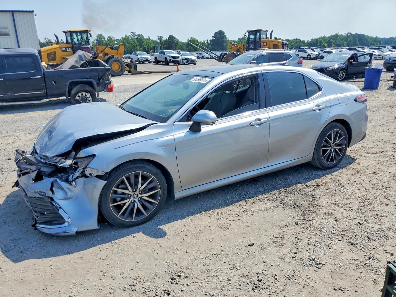 Salvage Toyota Camry Image