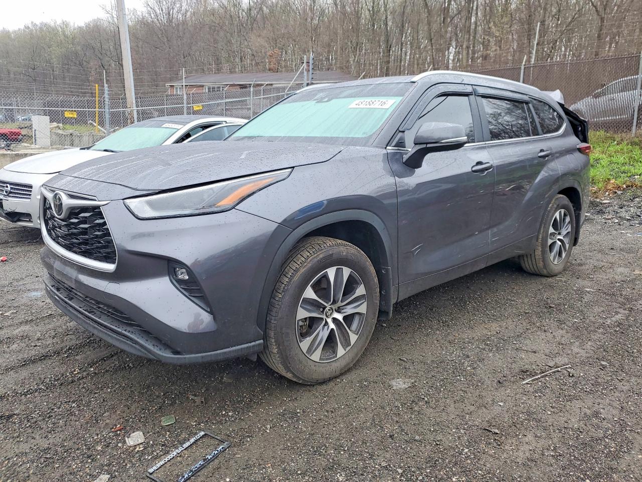 Salvage Toyota Highlander Image