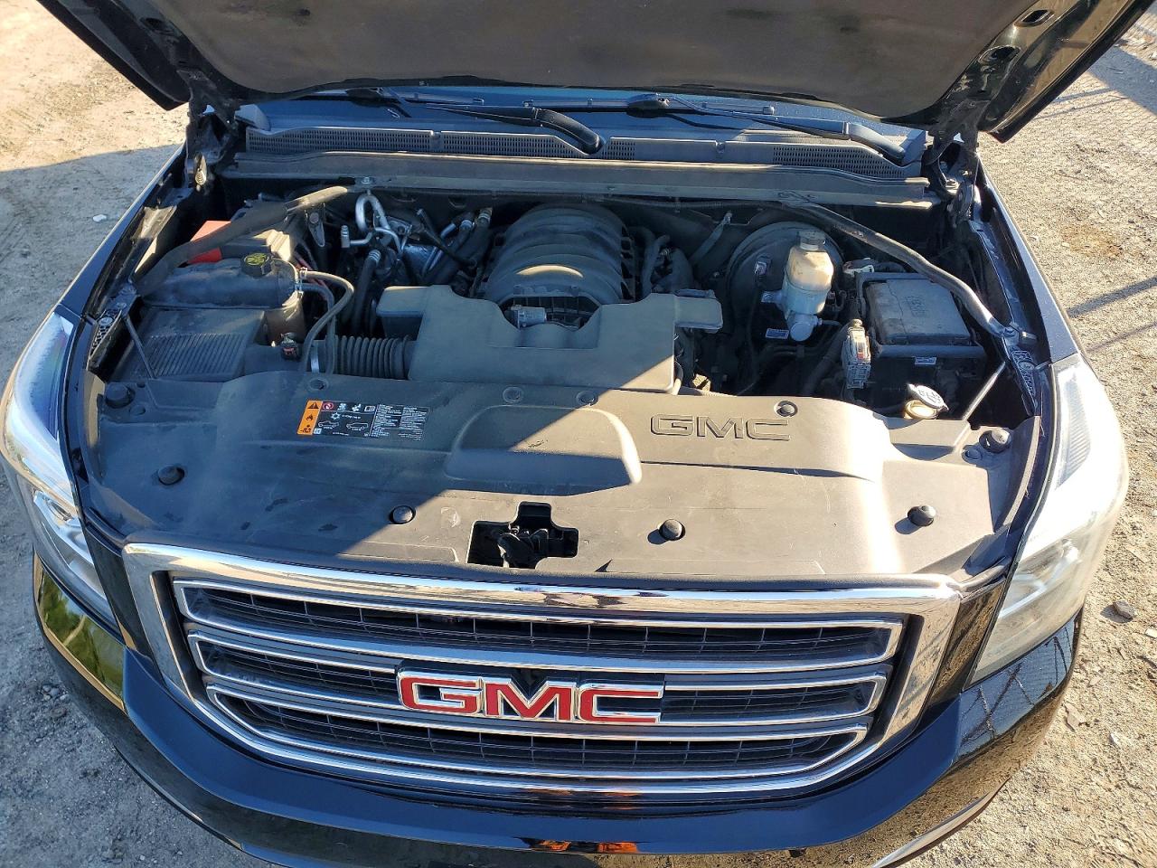 GMC Yukon C1500 Slt