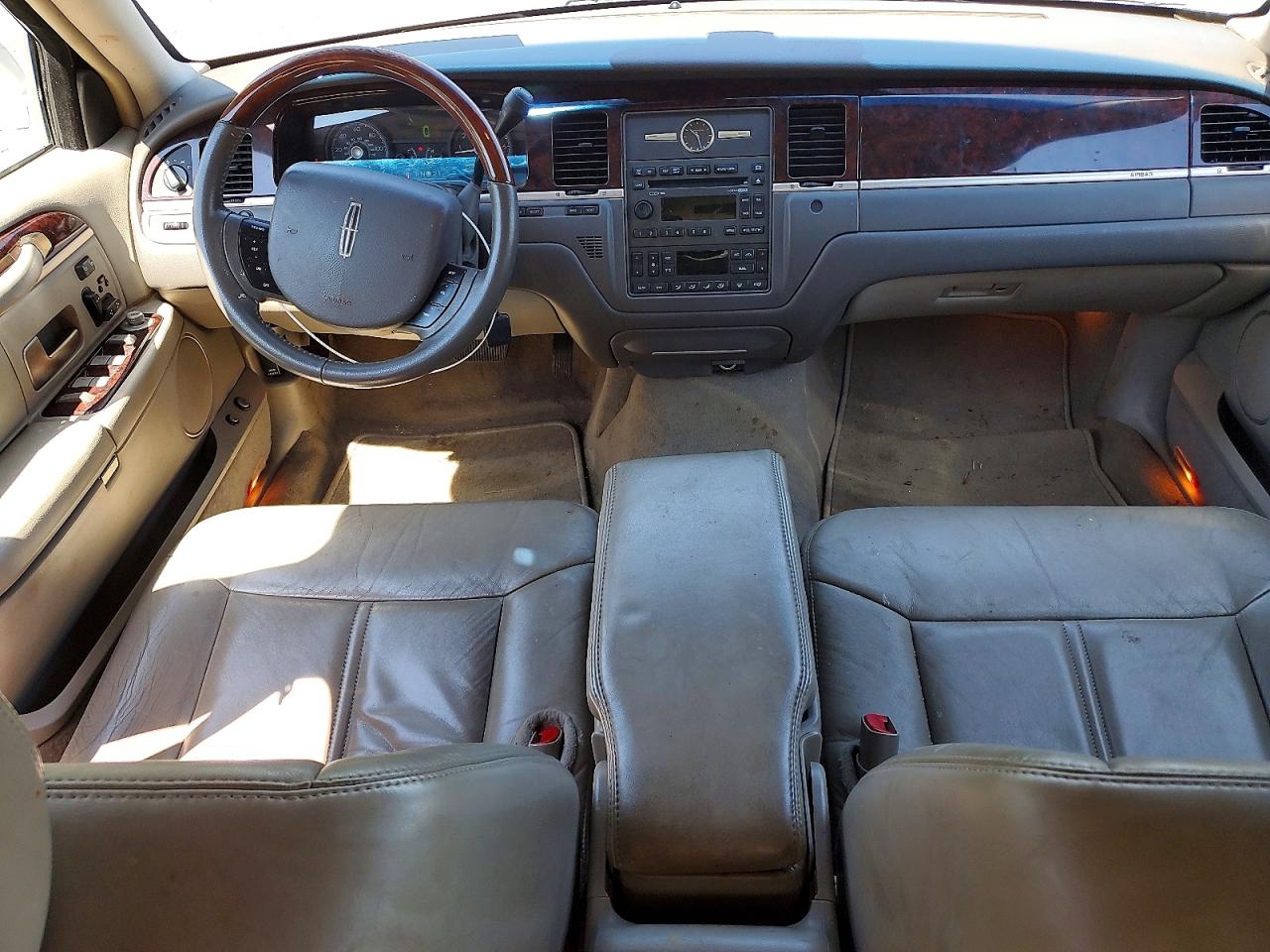 Lincoln Towncar Signature Limited